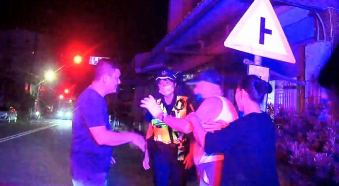 老翁迷路且代步車嘸電　二崙警獲報助返家
