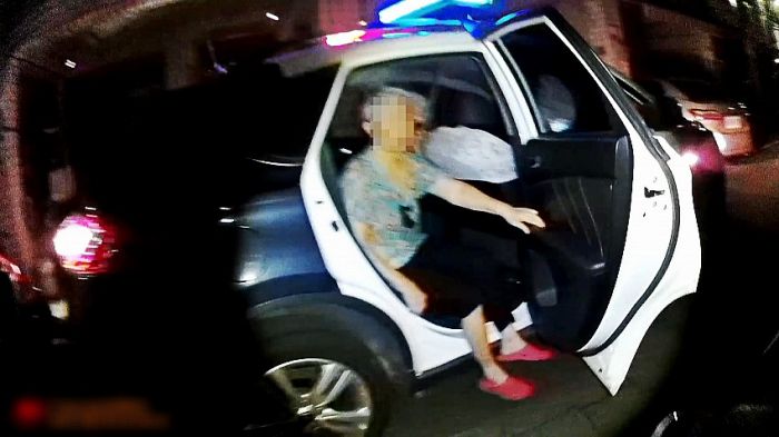 凌晨出門散步迷途　公正警協助平安返家