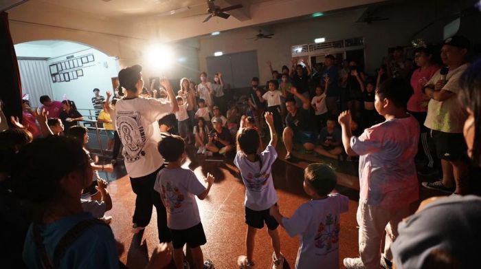Flag復雷閣街舞工作室偕同修緣育幼院 秋節暖心義演