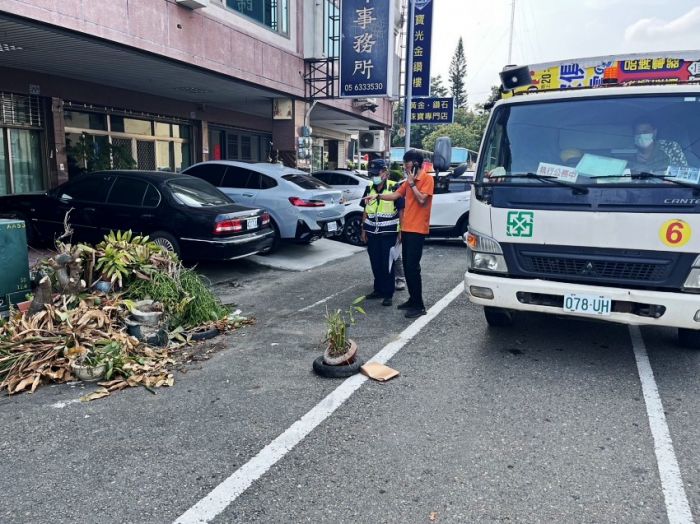 虎尾警方執行清道勤務　改善市區交通