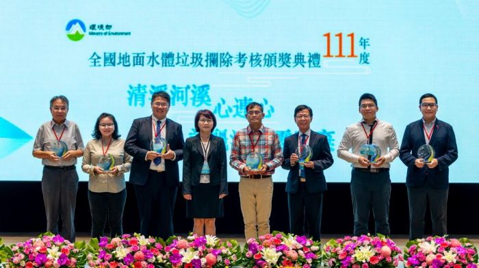 111年度地面水體垃圾攔除評比 金門縣政府榮獲「特優」