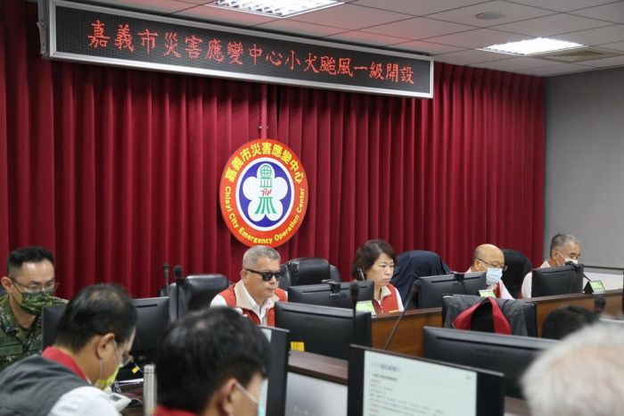 嘉市災變中心一級開設  黃敏惠坐鎮全力備戰抵禦小犬