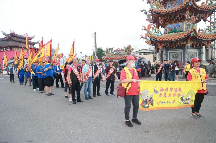 新北玄天上帝徒步會香抵武昌宮　許淑華與蔣根煌開香祈福