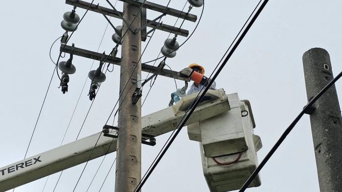 小犬颱風造成嘉義沿海地區停電約8,500戶 台電漏夜積極搶修