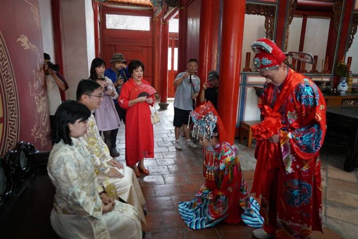 姑娘要出嫁唷！ 鹿港古式婚禮迎親熱鬧登場