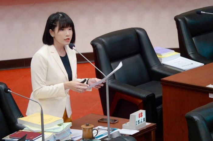 鄭孟洳關心高雄淨零轉型 陳其邁點名淨零學院首批上課官員