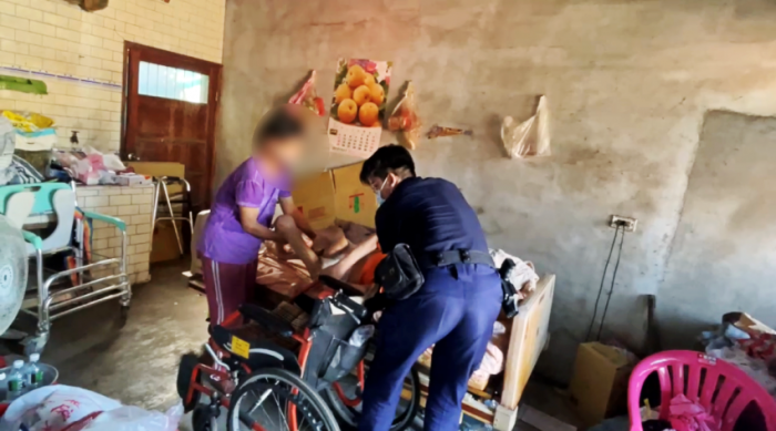 老翁需要緊急救護　虎警迅速協助就醫