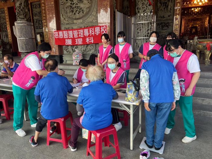 慈惠醫專餐飲暨護理科辦重陽節敬老關懷活動  攜手社區獻愛心