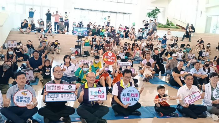 彰化26鄉鎮市連線學習CPR+AED 小二翔翔當救護小尖兵代言人