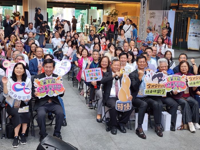教育部頒發全國唯一也是首座學習型城市獎座給南投縣