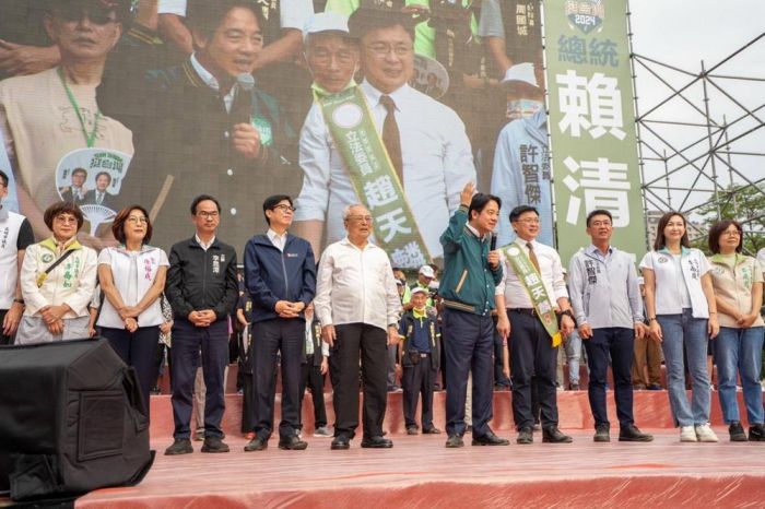 賴清德、趙天麟高雄首場聯合競總成立萬人相挺