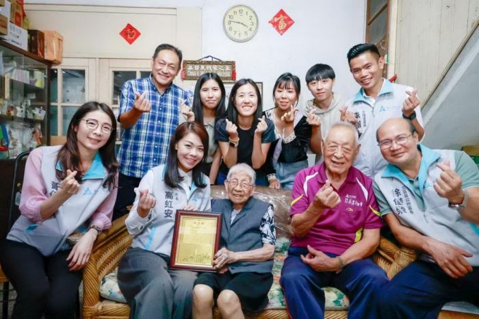 九九重陽前夕 高虹安訪竹市百歲嬤祝長輩幸福呷百二