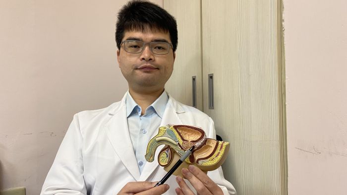 尿不出來、膀胱比常人大三倍 60歲男差點洗腎