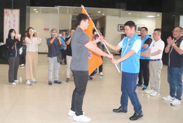 全國運動會 鍾東錦授旗苗栗縣代表隊期勉勇奪佳績