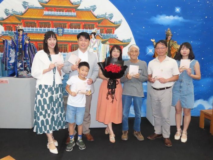 台語詩抒寫故鄉與經歷　中正台文所碩生新書發表
