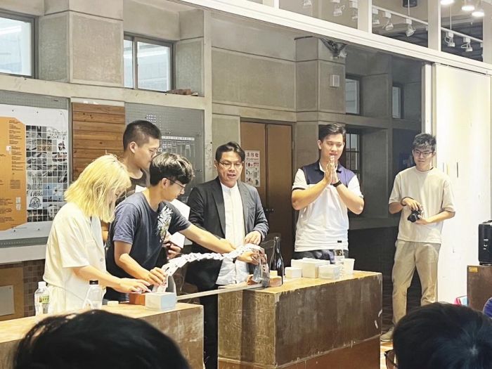 金大建築系結構工作營 紙牌結構藝術表現亮眼
