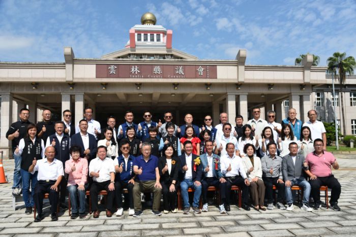 黃凱高票當選議長　張麗善帶縣府團隊到場祝賀