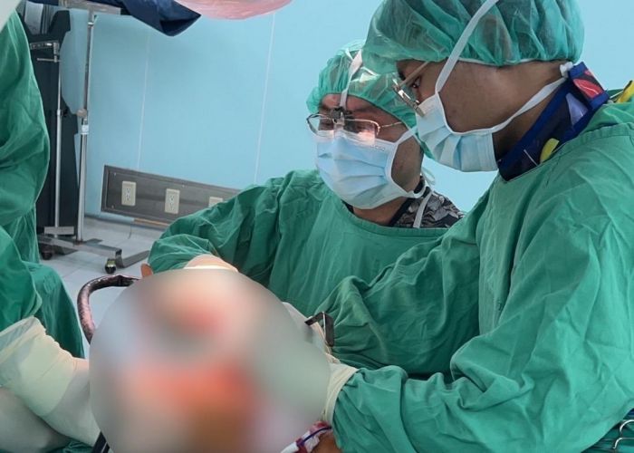 53歲婦走路重心放單腳　膝蓋磨損需人工關節置換