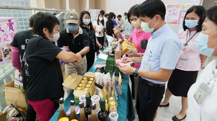 幫助就醫弱勢 漢基愛心舖義賣活動連3天熱情開賣