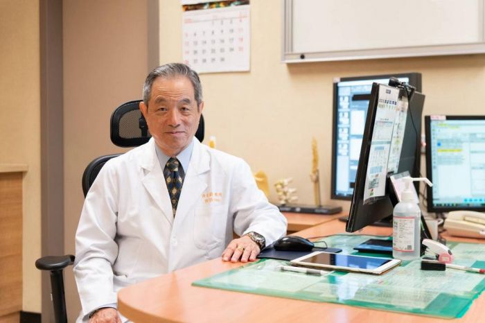 嘉義長庚許文蔚名譽院長 獲選全球頂尖科學家