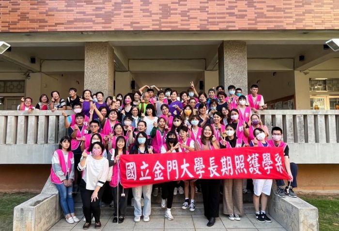 金大長照系與樂齡大學共同辦理「健康樂齡 在地老化｣