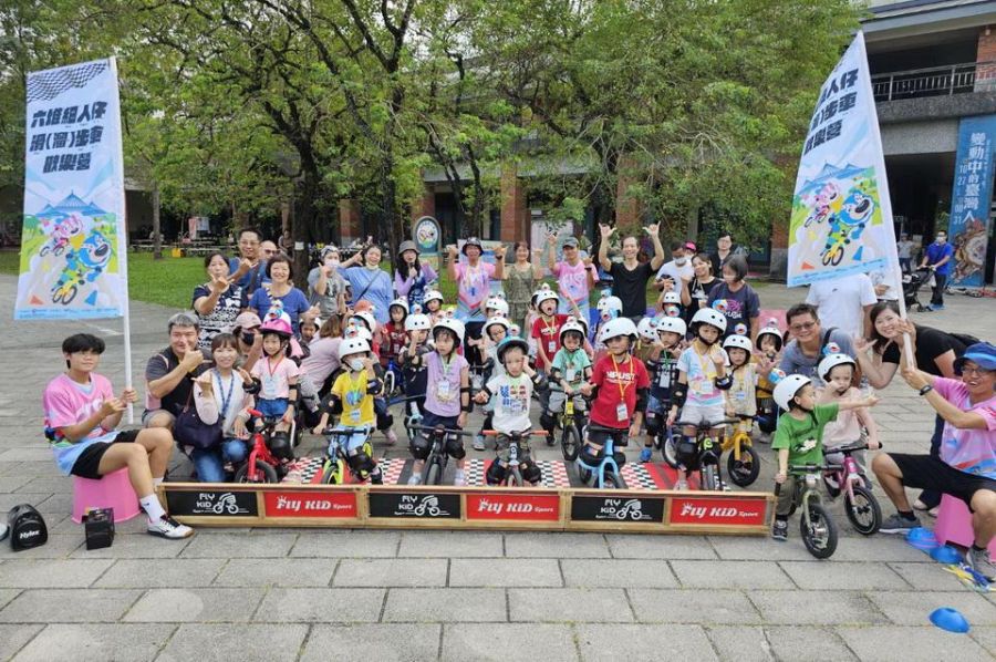 六堆細人仔滑步車歡樂營    小學員學客語練車萌翻天