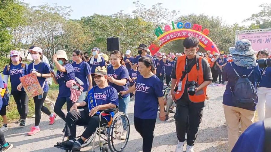 弘道爺奶健走屏東場 千人走出戶外