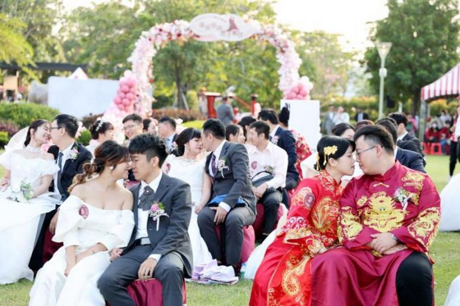 台南市舉行浪漫聯合婚禮  50對新人黃偉哲送上祝福與好禮