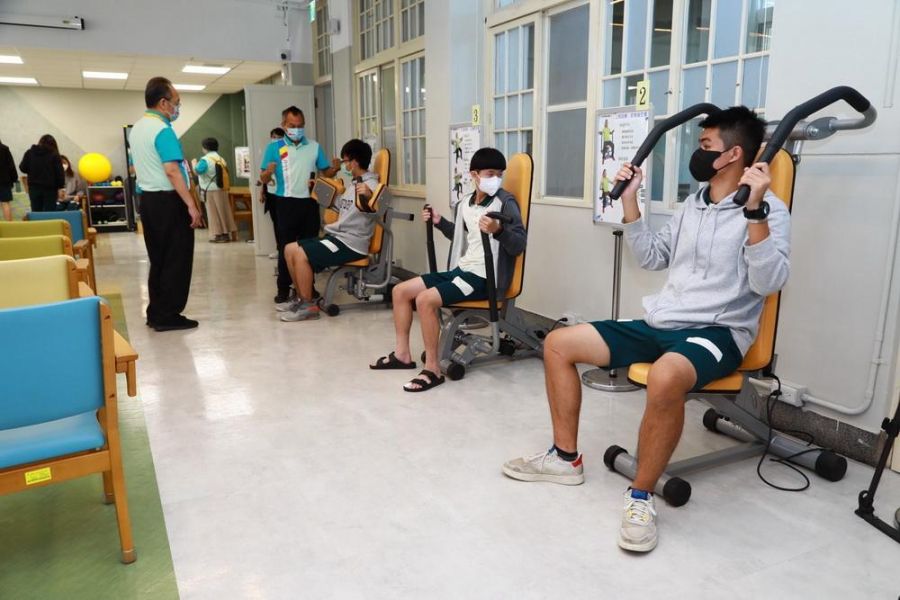 屏基醫學長照體驗營  樹人醫專師生實地見學