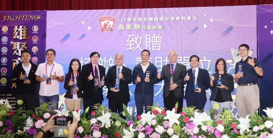 全國商業類技藝競賽頒獎103座金手獎  雄商、三民家商學生獲英文、中餐烹飪第二名