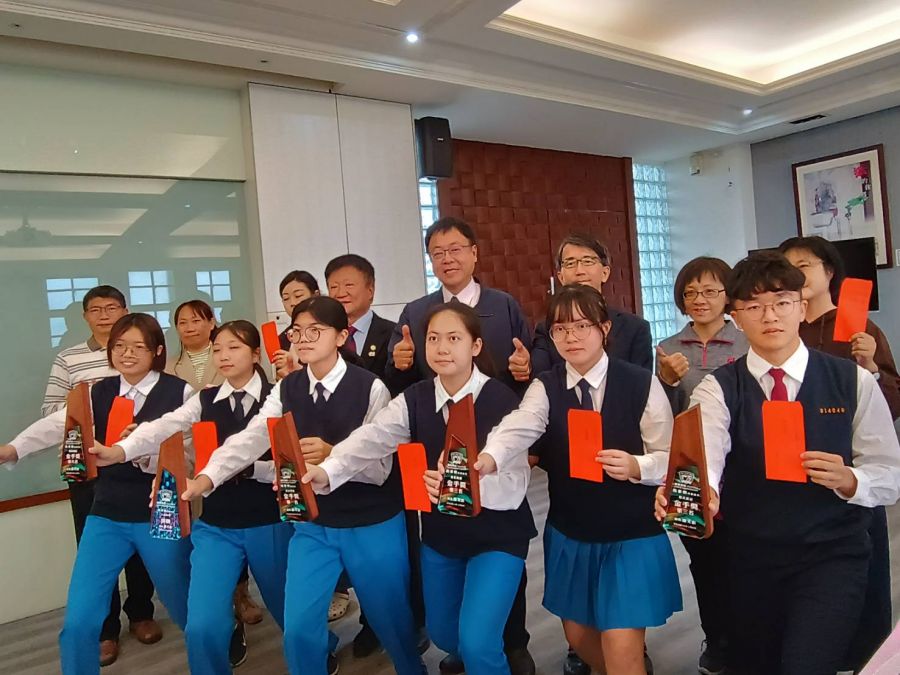 彰化高商全國商業類技藝競賽大滿貫 陳孟君勇奪會計資訊職種全國第一