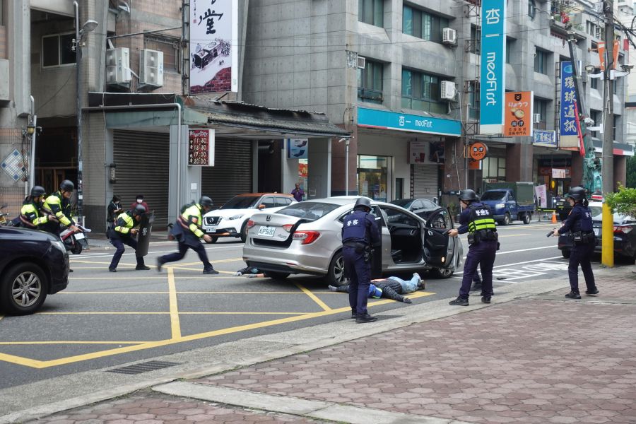 竹南分局防搶演練逼真 提升金融機構防搶危機意識