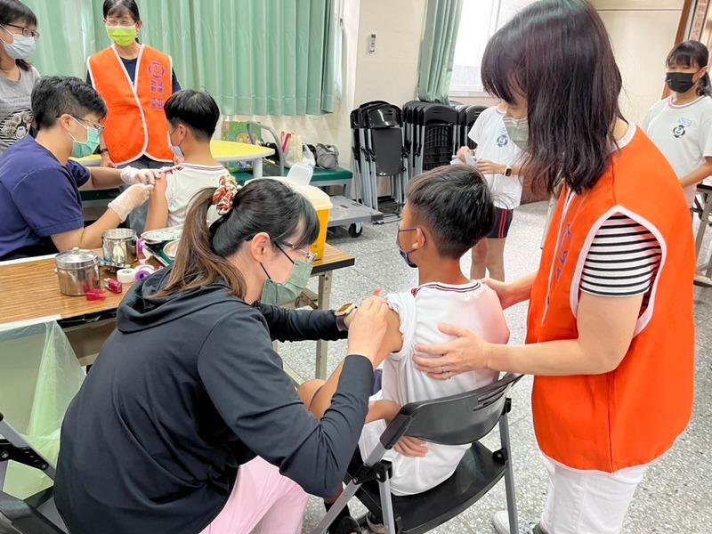 打流感疫苗送好禮！ 中市「學生接種週」12/11開跑