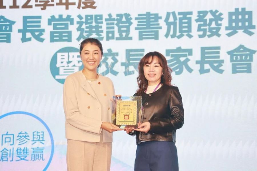 許淑華頒發家長會長當選證書  期勉共創優質教育環境