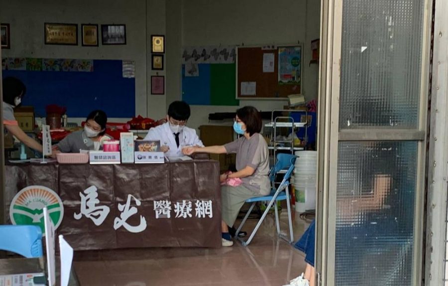 屏東崁頂鄉公所攜手東港馬光中醫診所  關心鄉親的健康