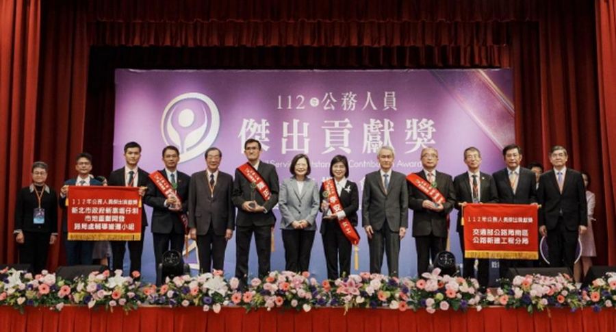 總統頒發公務人員傑出貢獻獎 期許持續努力打造溫暖堅韌的臺灣