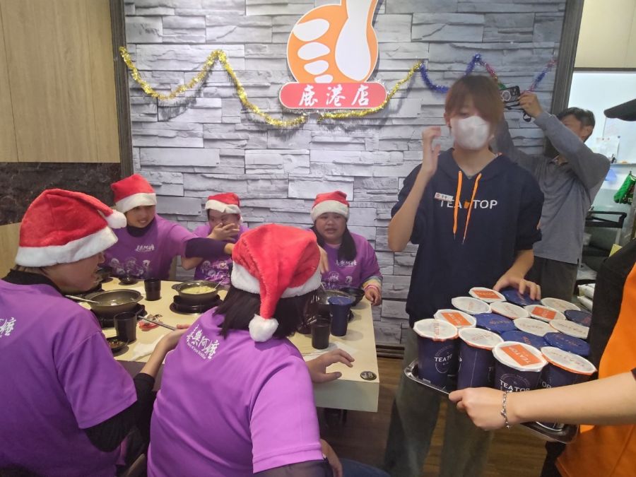 為弱勢添暖意 喜樂院生受邀享用熱騰騰小火鍋