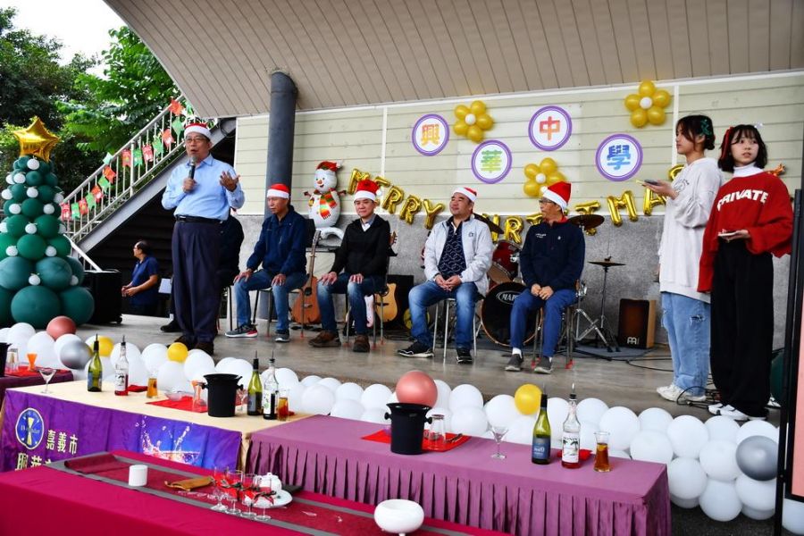 耀動興華慶耶誕　師生盡情裝扮同歡