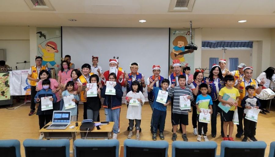 莒光獅子會關懷青少年攜手高雄張老師至龍興國小公益活動