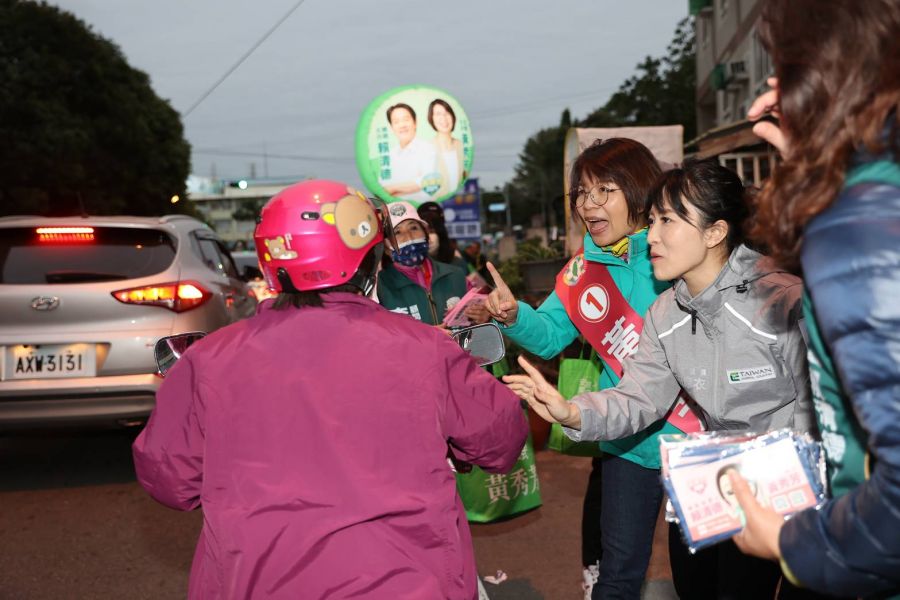 黃秀芳緊鑼密鼓拜票 選前黃金周小英總統、賴清德都來相挺