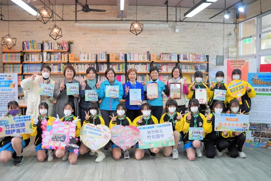 新竹縣女童軍會 送愛悅讀活動至竹北國中贈書
