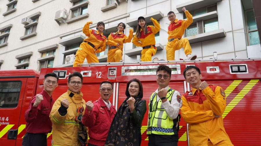 嘉義縣消防猛男美女桌曆隆重登場  福氣龍抵嘉