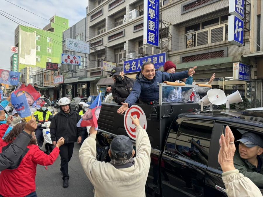 國民黨總統候選人侯友宜「回嘉」車掃 鄉親展現嘉義人挺家己人熱情