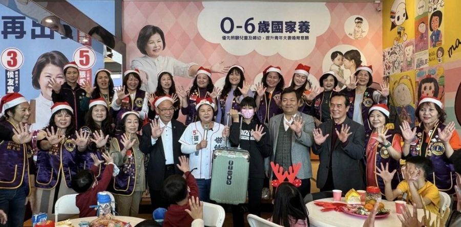 張秀華化身聖誕老人 實現修緣23位院童圓夢