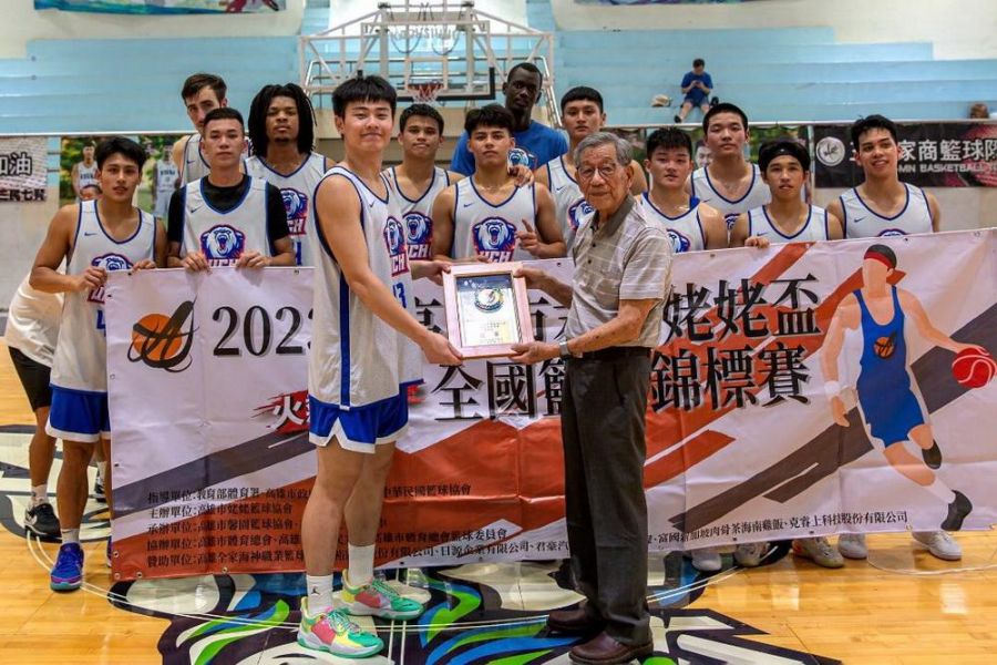 高雄市謝元愷選手榮膺傑出獎　劉錦池教練獲終身成就獎