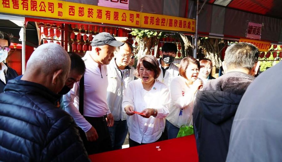 嘉市文財殿文通慈善會「冬令救濟暨義剪」助850弱勢戶