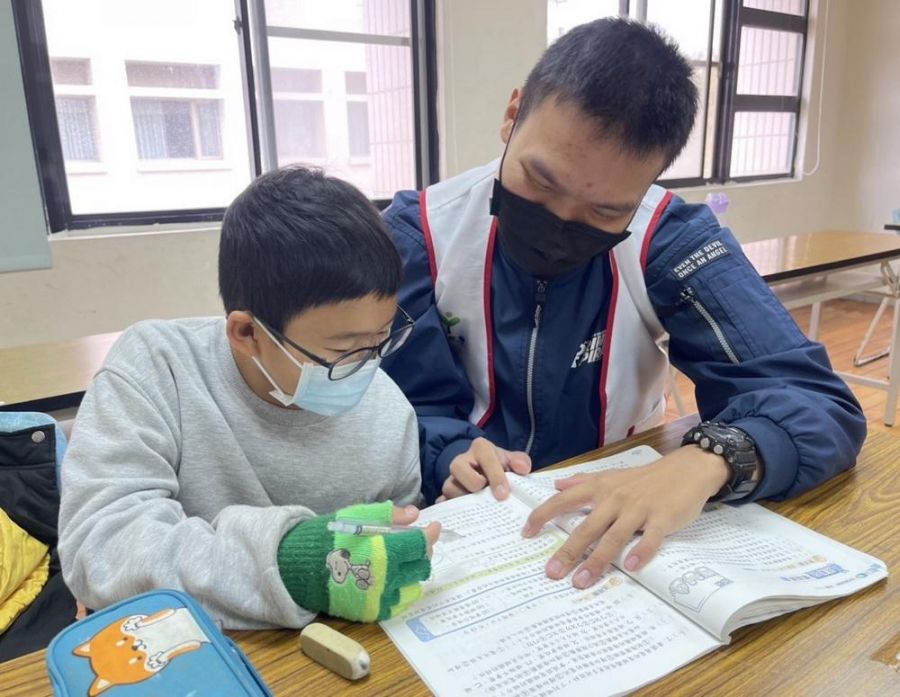  嘉義家扶兒上台大研究所  助學接力用愛傳遞