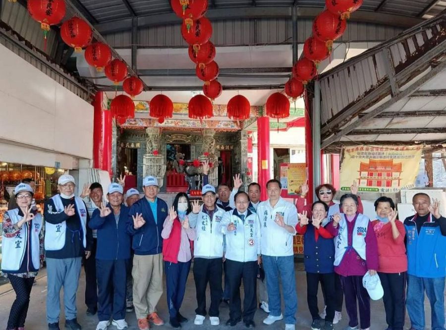國境之南展開掃街 蘇清泉陪侯友宜二哥勤懇託