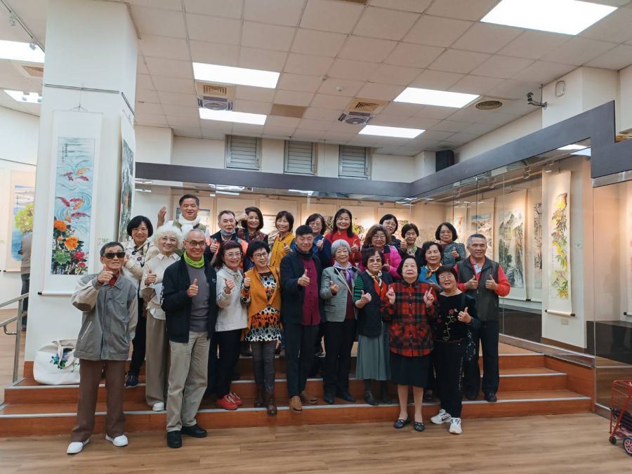 江慶章師生聯展作品精彩 94歲周光裕親至八卦山畫下大佛