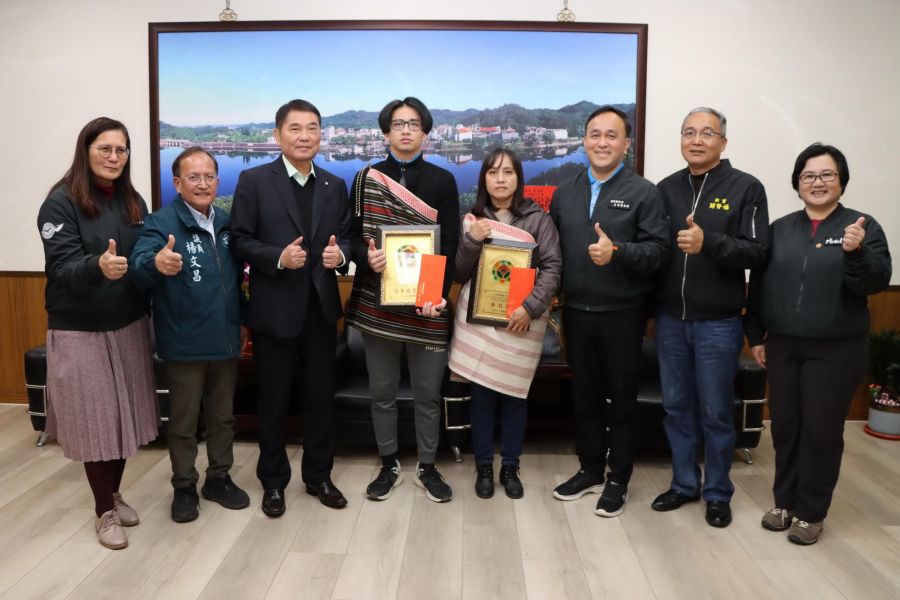 苗縣賽夏族民俗文物館人員用心　鍾東錦頒獎表揚肯定